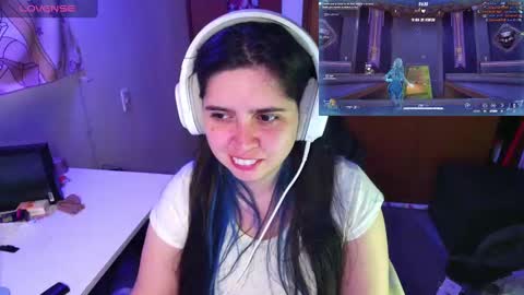 Snapshot of vallolet1_ chatting on 01/20/25, 05:26 Im Violet online show from 01/20/25, 05:26