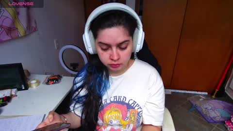 Snapshot of vallolet1_ chatting on 01/21/25, 08:00 Im Violet online show from 01/21/25, 08:00