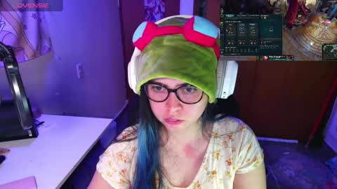 Snapshot of vallolet1_ chatting on 01/23/25, 05:24 Im Violet online show from 01/23/25, 05:24