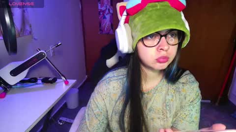 Snapshot of vallolet1_ chatting on 01/23/25, 11:36 Im Violet online show from 01/23/25, 11:36