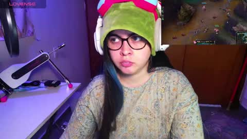 Snapshot of vallolet1_ chatting on 01/24/25, 02:39 Im Violet online show from 01/24/25, 02:39