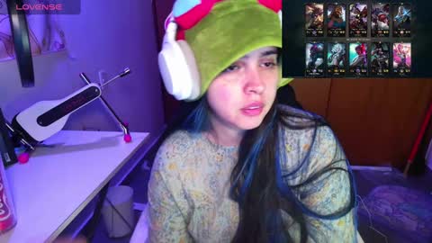 Snapshot of vallolet1_ chatting on 01/25/25, 06:55 Im Violet online show from 01/25/25, 06:55