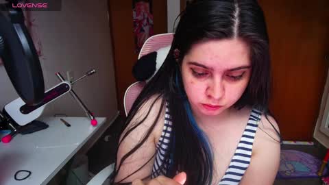 Snapshot of vallolet1_ chatting on 02/06/25, 11:54 Im Violet online show from 02/06/25, 11:54