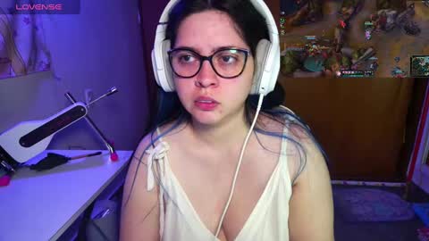 Snapshot of vallolet1_ chatting on 02/08/25, 07:59 Im Violet online show from 02/08/25, 07:59