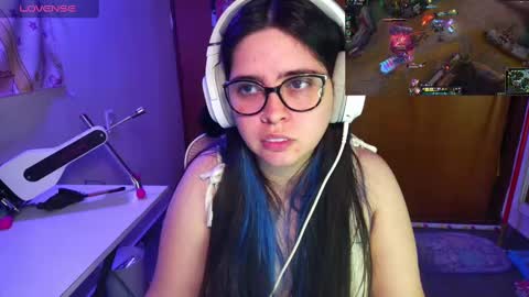 Snapshot of vallolet1_ chatting on 02/08/25, 11:01 Im Violet online show from 02/08/25, 11:01