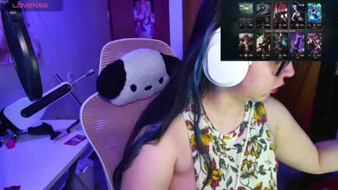 Snapshot of vallolet1_ chatting on 02/19/25, 11:14 Im Violet online show from 02/19/25, 11:14