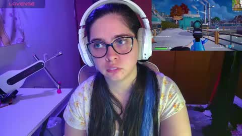 Snapshot of vallolet1_ chatting on 02/25/25, 02:36 Im Violet online show from 02/25/25, 02:36