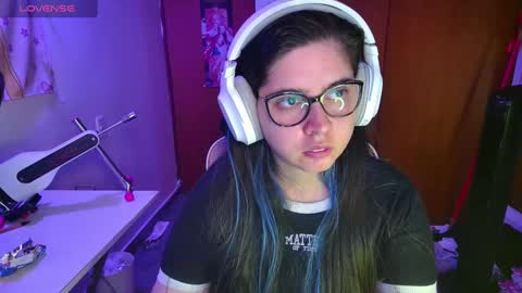 Snapshot of vallolet1_ chatting on 02/25/25, 11:11 Im Violet online show from 02/25/25, 11:11