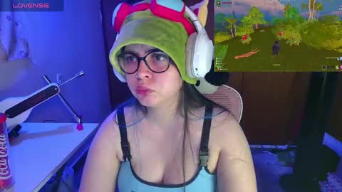 Snapshot of vallolet1_ chatting on 03/04/25, 03:22 Im Violet online show from 03/04/25, 03:22