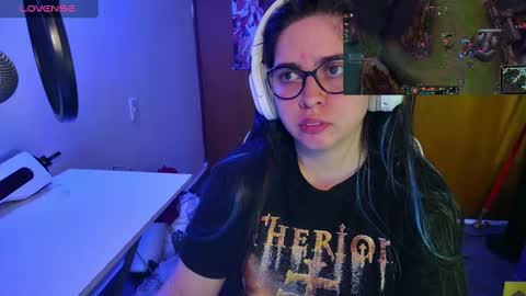 Snapshot of vallolet1_ chatting on 03/08/25, 12:33 Im Violet online show from 03/08/25, 12:33