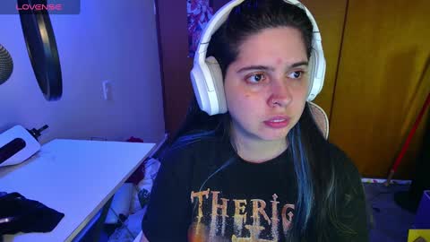 Snapshot of vallolet1_ chatting on 03/08/25, 03:39 Im Violet online show from 03/08/25, 03:39