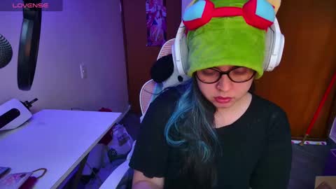 Snapshot of vallolet1_ chatting on 03/09/25, 10:41 Im Violet online show from 03/09/25, 10:41