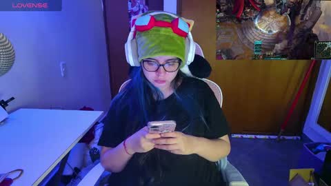 Snapshot of vallolet1_ chatting on 03/10/25, 01:45 Im Violet online show from 03/10/25, 01:45