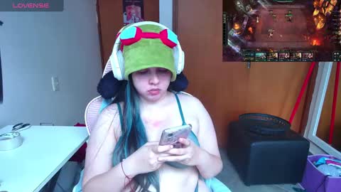 Snapshot of vallolet1_ chatting on 03/10/25, 08:12 Im Violet online show from 03/10/25, 08:12