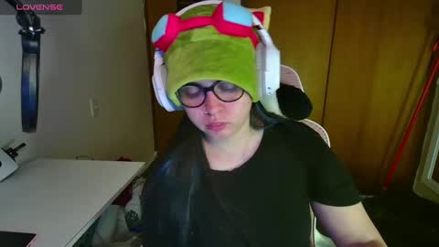 Snapshot of vallolet1_ chatting on 03/11/25, 05:27 Im Violet online show from 03/11/25, 05:27