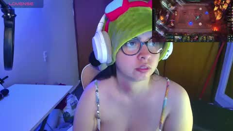 Snapshot of vallolet1_ chatting on 03/12/25, 01:47 Im Violet online show from 03/12/25, 01:47