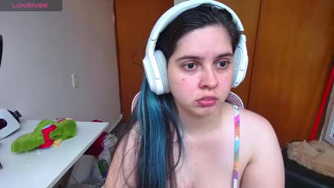 Snapshot of vallolet1_ chatting on 03/12/25, 09:45 Im Violet online show from 03/12/25, 09:45