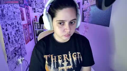 Snapshot of vallolet1_ chatting on 10/02/25, 03:24 Im Violet online show from 10/02/25, 03:24