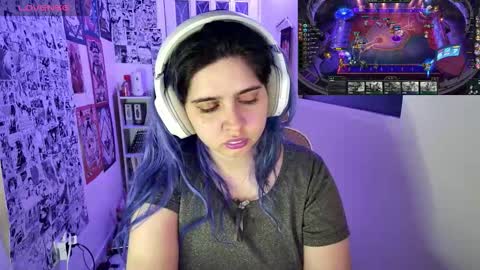 Snapshot of vallolet1_ chatting on 10/16/25, 02:01 Im Violet online show from 10/16/25, 02:01