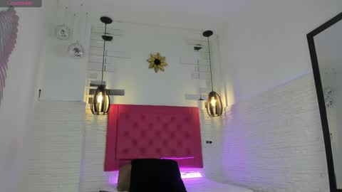 Snapshot of valloletsamar chatting on 12/27/24, 11:17 Vallolet Peach  online show from 12/27/24, 11:17