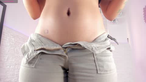 Snapshot of valloletsamar chatting on 12/28/24, 12:13 Vallolet Peach  online show from 12/28/24, 12:13