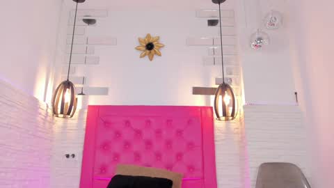 Snapshot of valloletsamar chatting on 01/17/25, 02:18 Vallolet Peach  online show from 01/17/25, 02:18