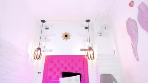 Snapshot of valloletsamar chatting on 02/14/25, 11:31 Vallolet Peach  online show from 02/14/25, 11:31