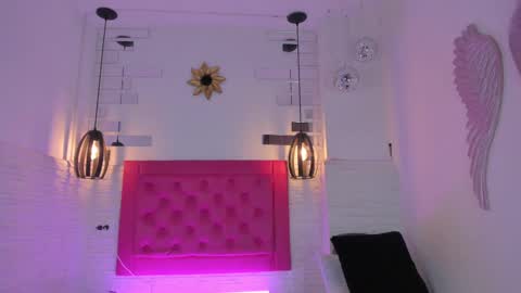 Snapshot of valloletsamar chatting on 02/15/25, 11:39 Vallolet Peach  online show from 02/15/25, 11:39