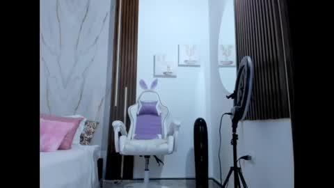 Snapshot of valloletsamar chatting on 09/13/25, 11:21 Vallolet Peach  online show from 09/13/25, 11:21