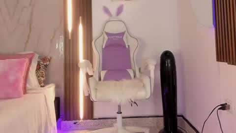 Snapshot of valloletsamar chatting on 09/14/25, 12:04 Vallolet Peach  online show from 09/14/25, 12:04