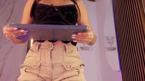 Snapshot of valloletsamar chatting on 09/17/25, 11:56 Vallolet Peach  online show from 09/17/25, 11:56