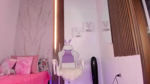 Snapshot of valloletsamar chatting on 09/25/25, 11:03 Vallolet Peach  online show from 09/25/25, 11:03