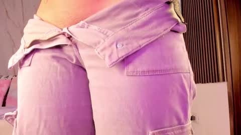 Vallolet Peach  online show from 11/09/25, 11:52