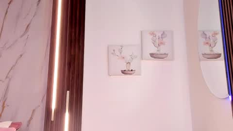 Vallolet Peach  online show from 04/17/26, 12:08