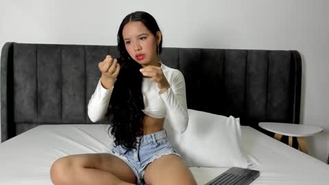 valtira nova online show from 01/28/25, 03:25