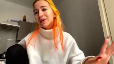 Snapshot of valtopi chatting on 02/12/26, 07:25 Emily online show from 02/12/26, 07:25