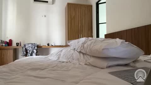 valure_lera online show from 11/10/25, 12:53