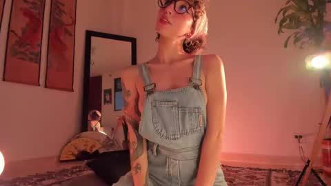 Snapshot of valyturner chatting on 03/09/25, 11:03 online show from 03/09/25, 11:03