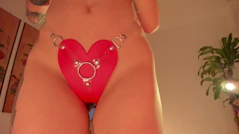 Snapshot of valyturner chatting on 03/11/25, 10:42 online show from 03/11/25, 10:42