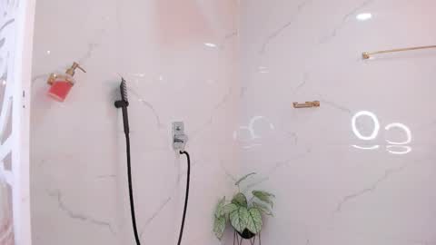 valyx7 online show from 12/04/25, 08:28