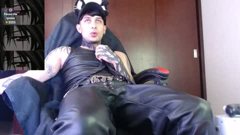 david guzman i model independenthelp me with a thumbs up online show from 12/29/24, 12:30