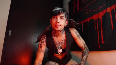 david guzman i model independenthelp me with a thumbs up online show from 01/28/25, 12:36