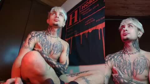 david guzman i model independenthelp me with a thumbs up online show from 02/26/25, 04:03