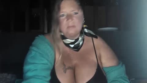 Snapshot of vampwoman chatting on 01/05/25, 08:32 vampwoman online show from 01/05/25, 08:32