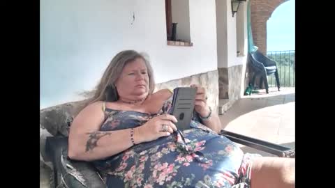 Snapshot of vampwoman chatting on 02/14/25, 11:42 vampwoman online show from 02/14/25, 11:42