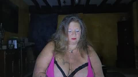 Snapshot of vampwoman chatting on 11/03/25, 06:58 vampwoman online show from 11/03/25, 06:58