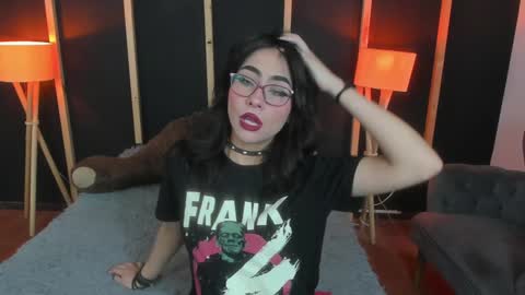 Snapshot of vampy_dolll chatting on 01/06/25, 12:57 vampy_dolll online show from 01/06/25, 12:57