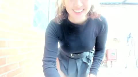 Snapshot of vanandjuani chatting on 06/19/26, 05:17 vanessa online show from 06/19/26, 05:17