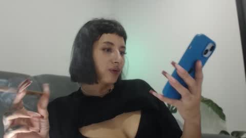 Snapshot of vandalovee chatting on 02/22/25, 01:44 Babi Alu online show from 02/22/25, 01:44