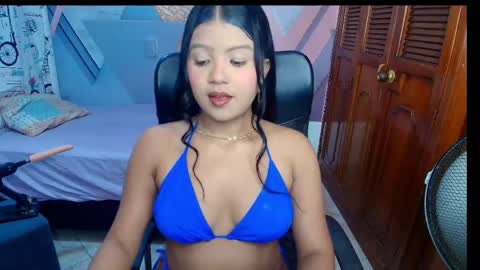 vane_latin18 online show from 04/21/26, 01:42